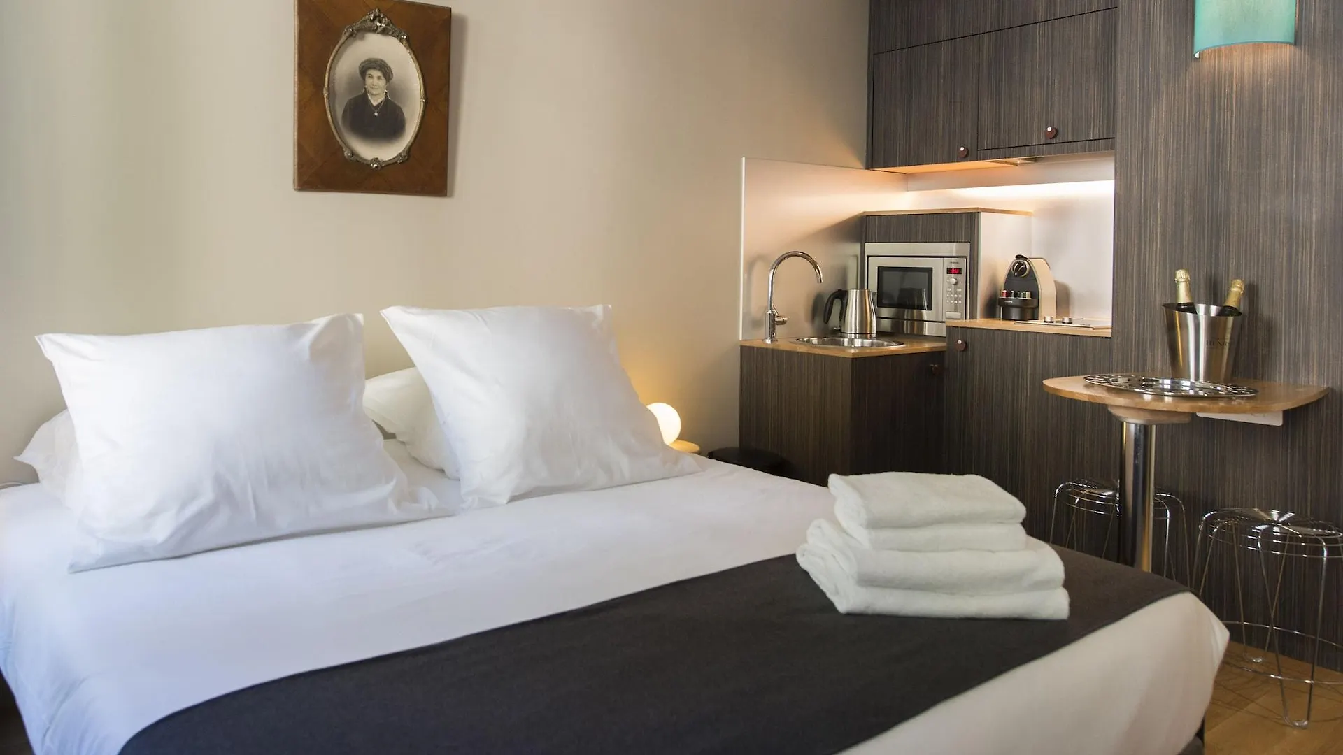 פריז Hotel Helzear Champs-Elysees