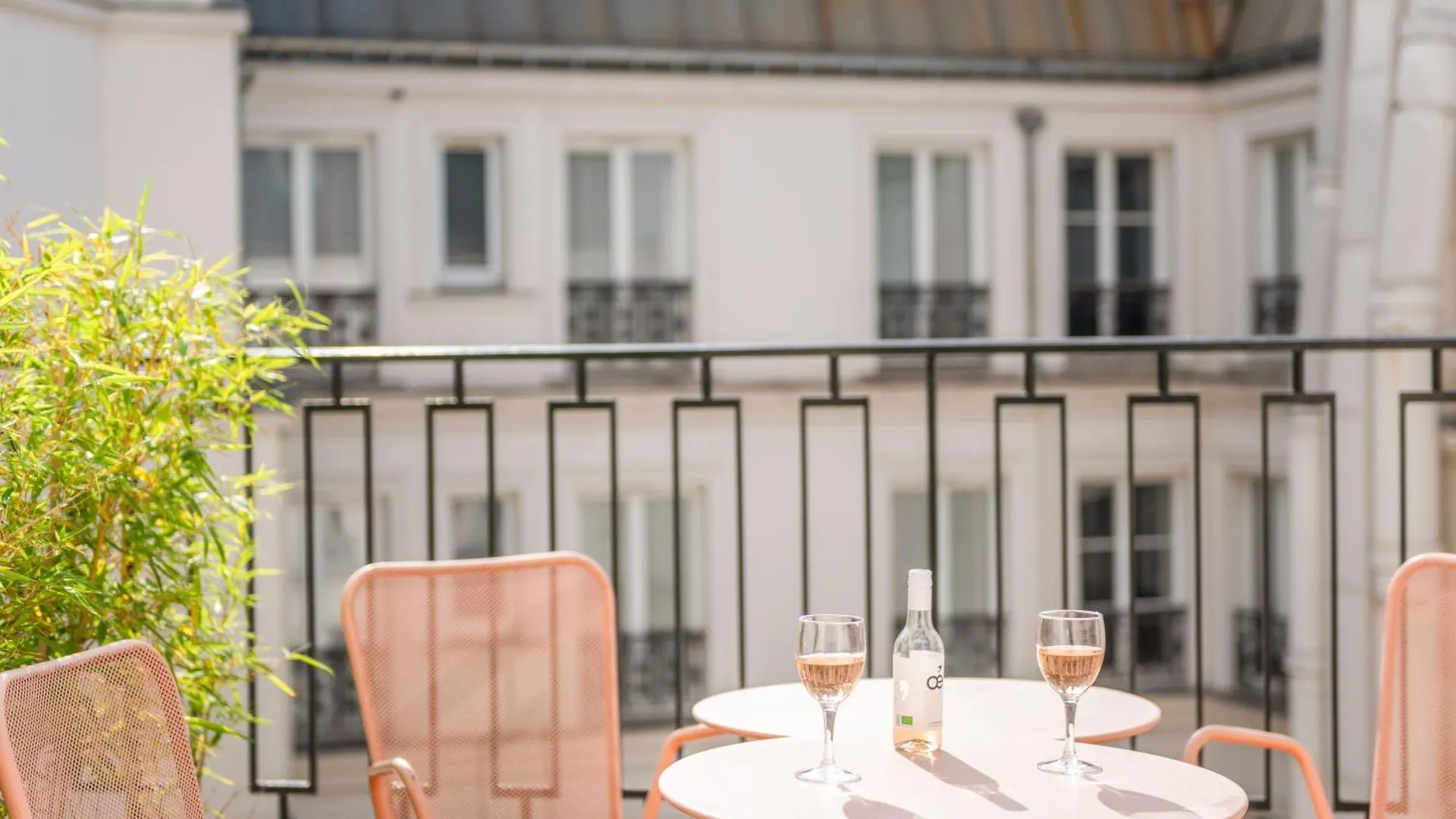 פריז Hotel Helzear Champs-Elysees צרפת