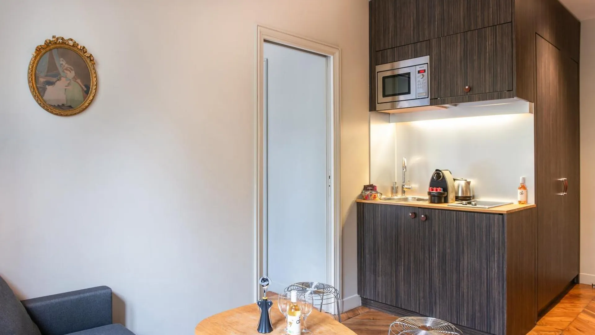 פריז Hotel Helzear Champs-Elysees 4*,  צרפת