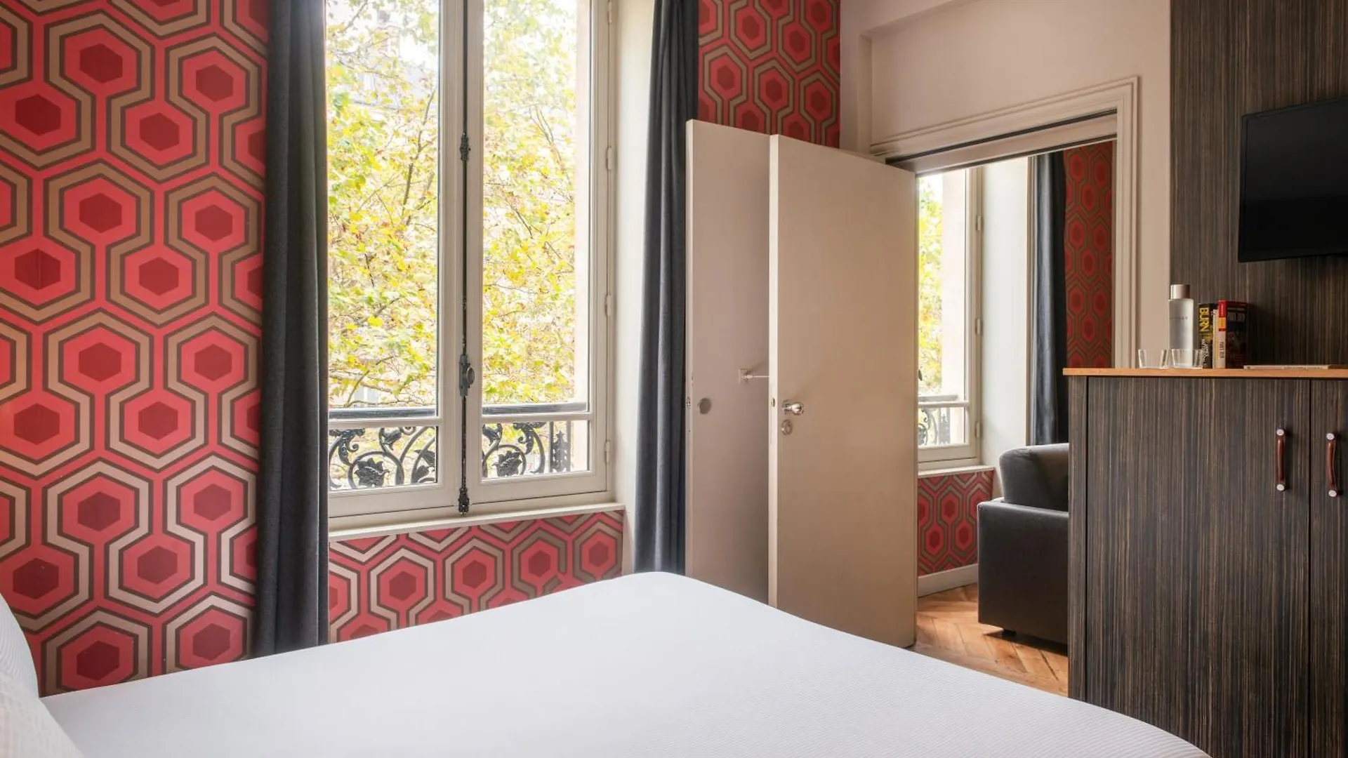 פריז Hotel Helzear Champs-Elysees 4*,  צרפת