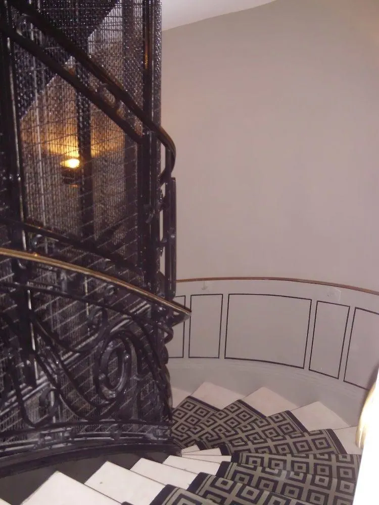 ****  פריז Hotel Helzear Champs-Elysees צרפת